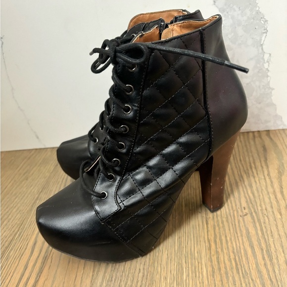 Charlotte Russe Black Quilted Faux Leather Boot Heels Booties Size 8 - Picture 8 of 12